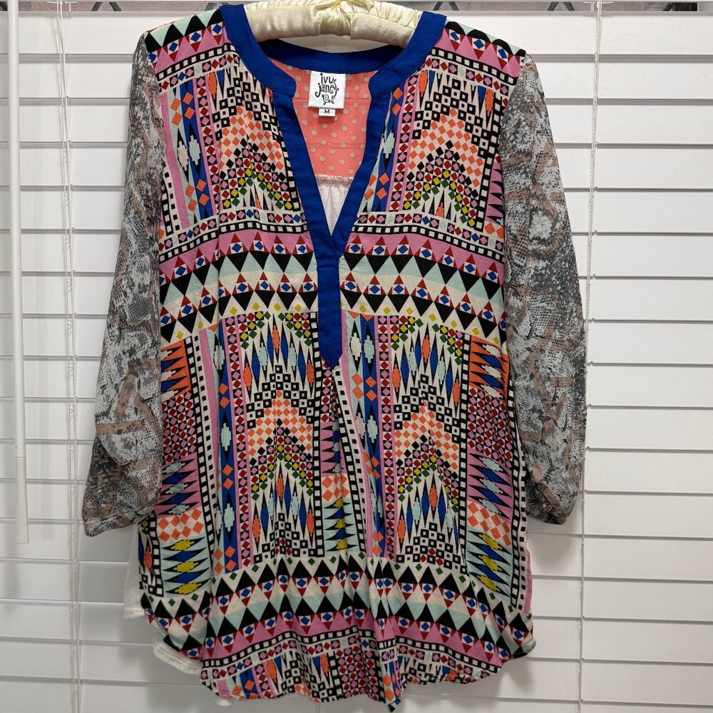 Ivy Jane Women's multicolor pattern 3/4 sleeve v-neck top: Size M